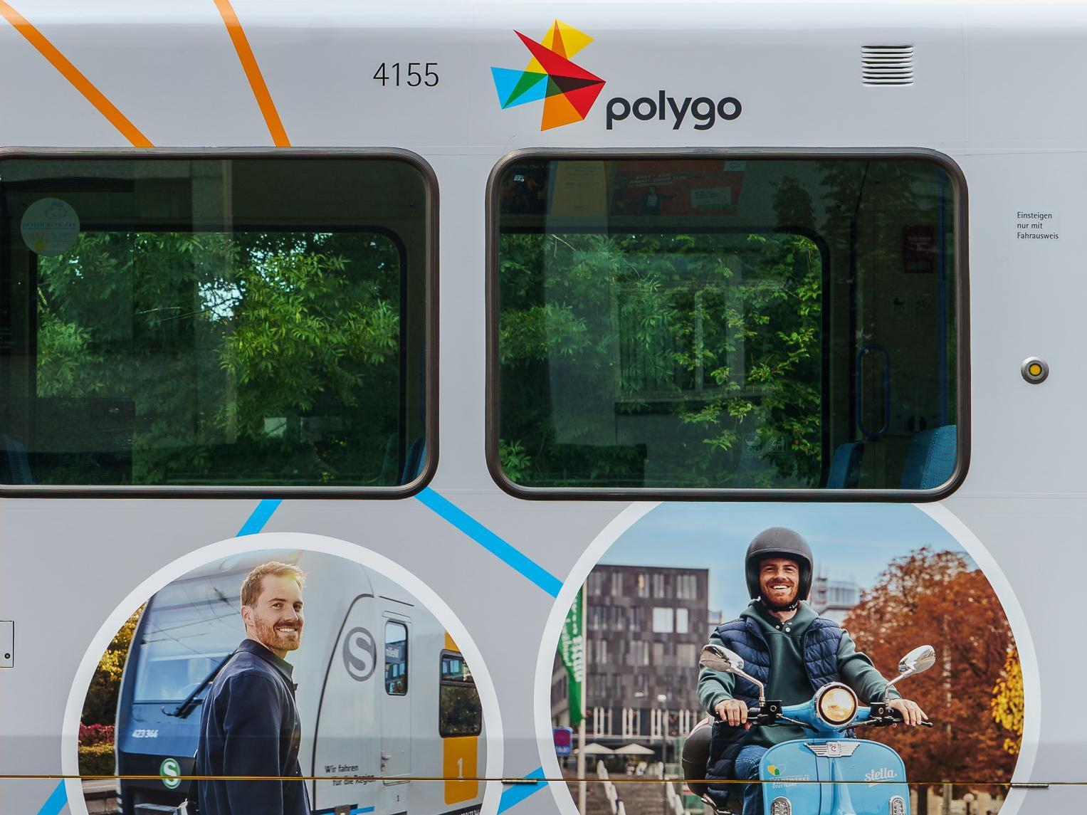Stadtbahn mit polygo-Beklebung