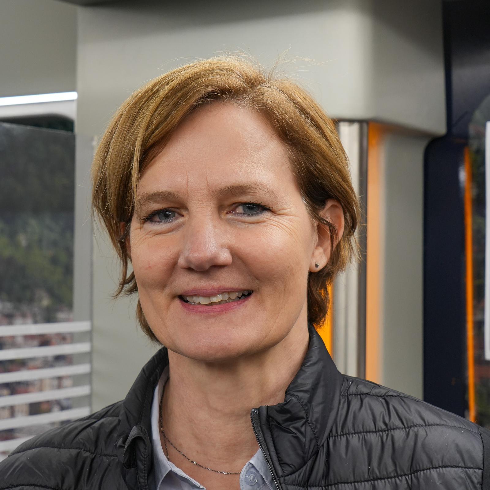Projektleiterin Kirsten Krüger lächelt.