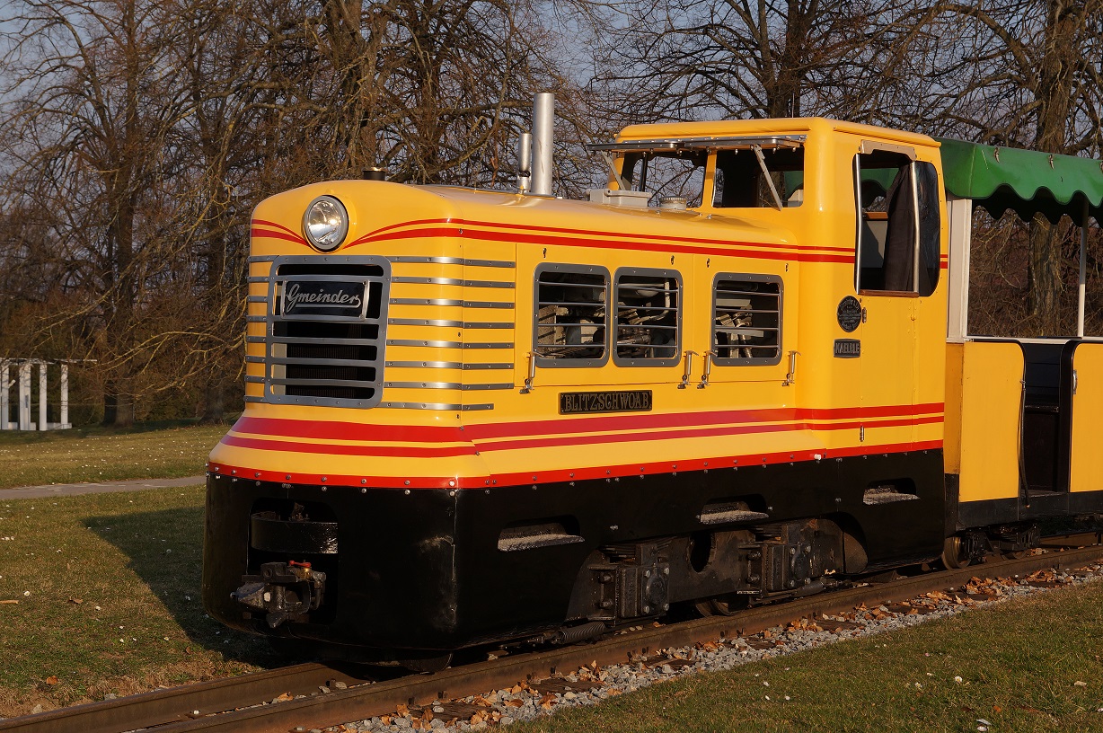 Vorderansicht der Diesellok Blitzschwoab 