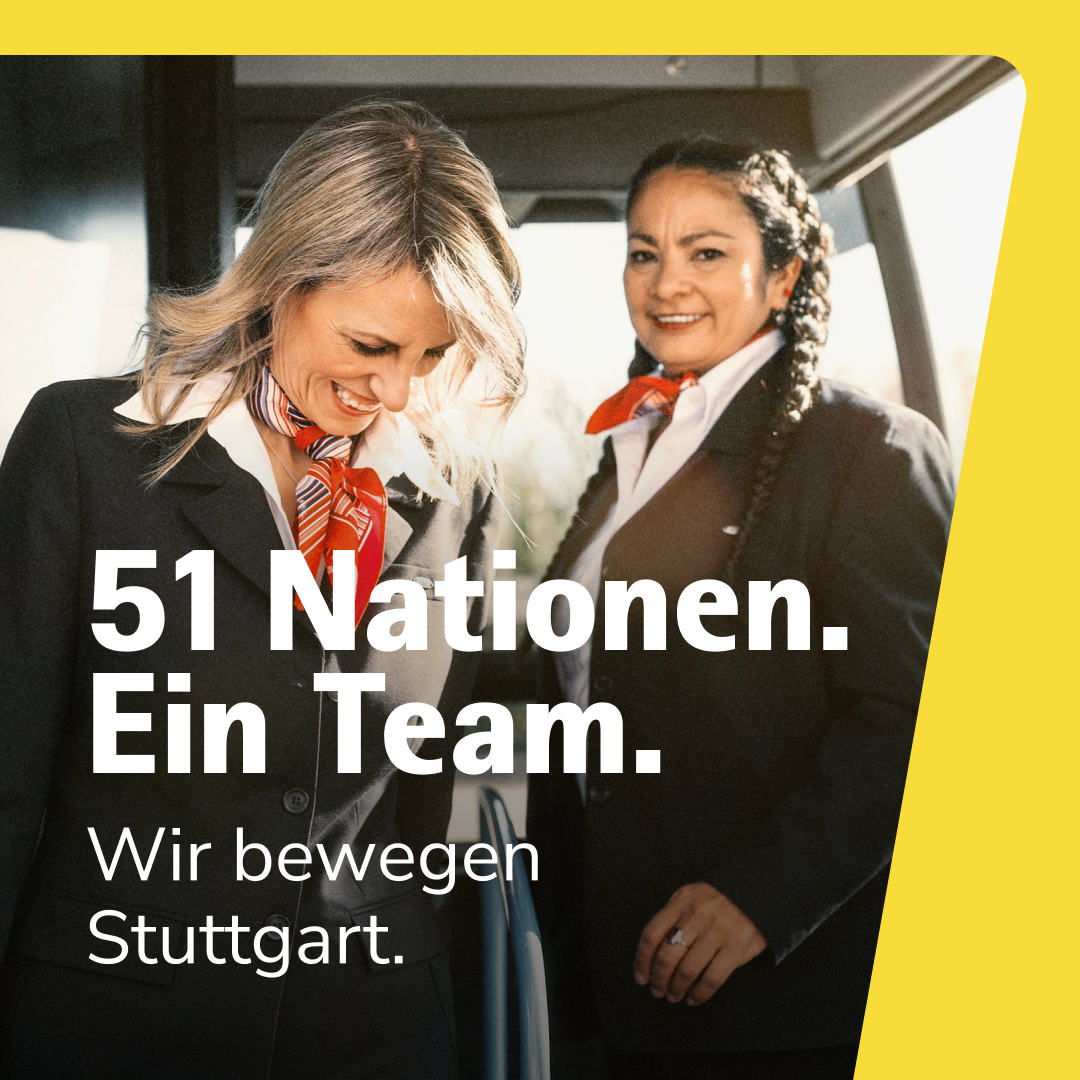 Image-Kampagne 51 Nationen Eine Frau mit westlicher Herkunft sowie eine Frau mit südamerikanischer Herkunft stehen lächelnd an der Stadtbahntür.